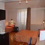 Des Tonneliers Beaune (Cote d'Or)