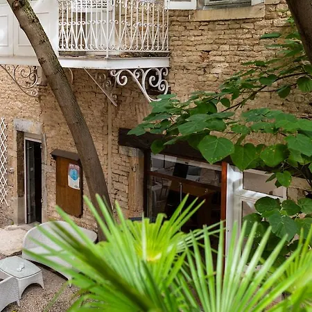 Des Tonneliers ホテル