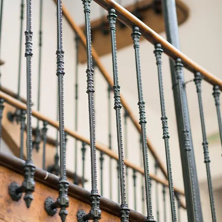 ホテル Des Tonneliers 3*